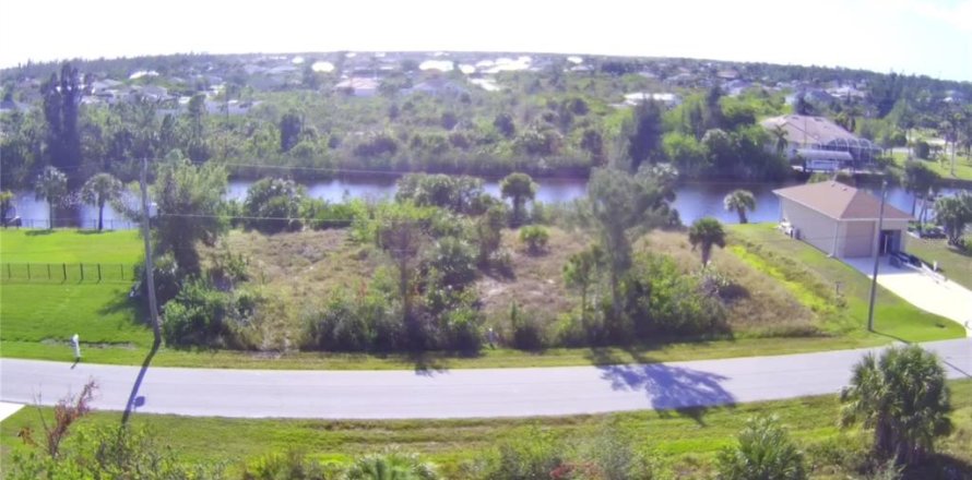 Land in Port Charlotte, Florida № 1561637