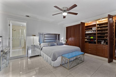 House in Miami, Florida 4 bedrooms, 228.08 sq.m. № 2019674 - photo 15