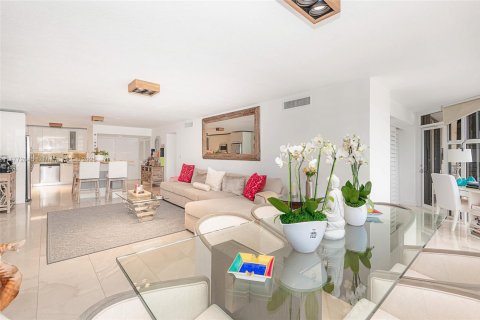 Condo in Miami Beach, Florida, 2 bedrooms  № 1939818 - photo 10