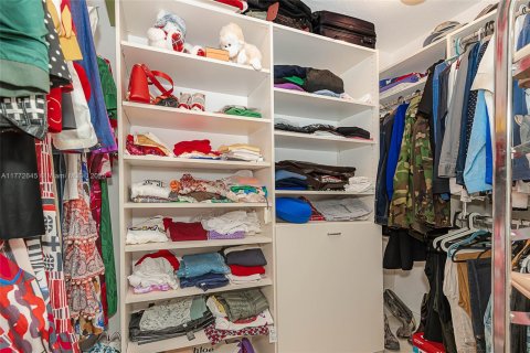 Condo in Miami Beach, Florida, 2 bedrooms  № 1939818 - photo 21