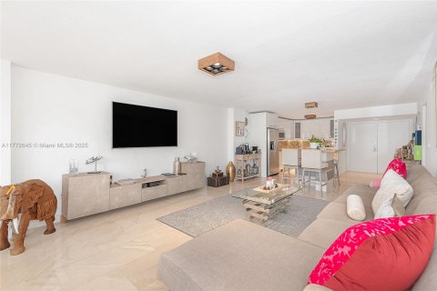 Condo in Miami Beach, Florida, 2 bedrooms  № 1939818 - photo 14