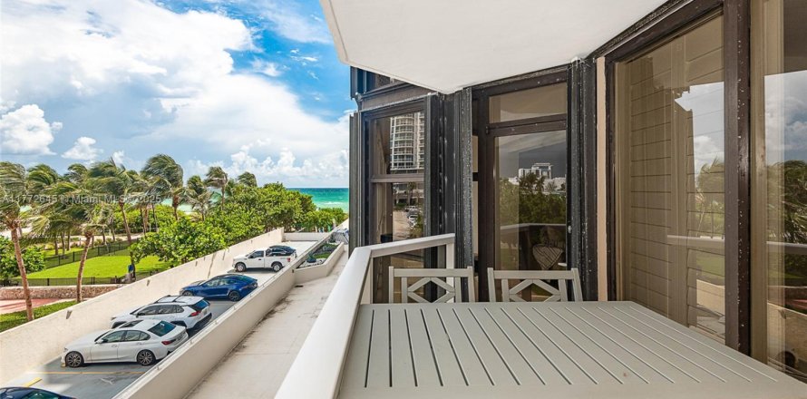Condo in Miami Beach, Florida, 2 bedrooms  № 1939818