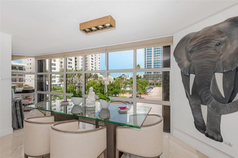 Condo in Miami Beach, Florida, 2 bedrooms  № 1939818 - photo 6
