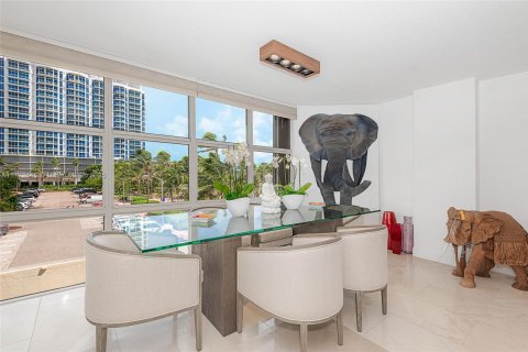 Condo in Miami Beach, Florida, 2 bedrooms  № 1939818 - photo 5
