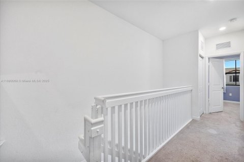 Touwnhouse à vendre à Miami, Floride: 3 chambres, 147.44 m2 № 1939283 - photo 19