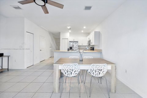 Touwnhouse à vendre à Miami, Floride: 3 chambres, 147.44 m2 № 1939283 - photo 11