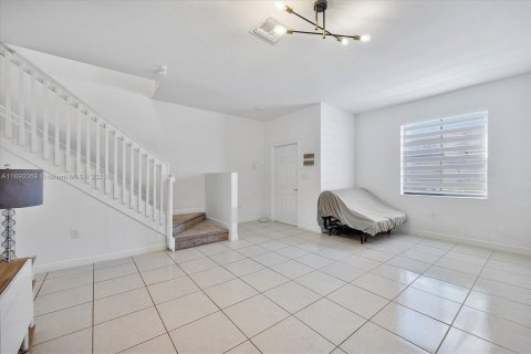 Touwnhouse à vendre à Miami, Floride: 3 chambres, 147.44 m2 № 1939283 - photo 7
