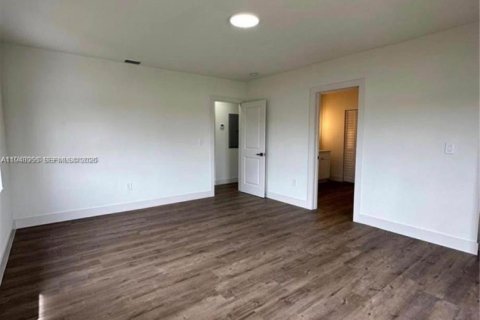 House in Miami, Florida 3 bedrooms, 161.56 sq.m. № 2004722 - photo 5