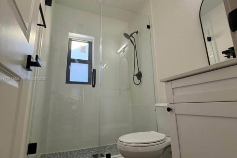 House in Miami, Florida 3 bedrooms, 161.56 sq.m. № 2004722 - photo 9