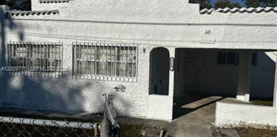 Propiedad comercial en Miami, Florida 118.36 m2 № 2171009
