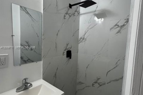 Propiedad comercial en alquiler en Miami, Florida, 118.36 m2 № 2171009 - foto 3