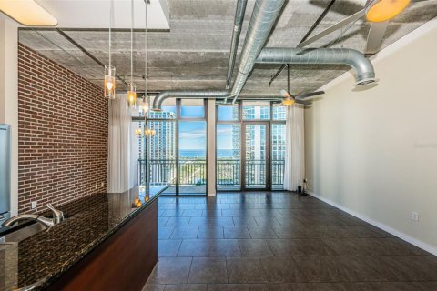 Condominio en alquiler en Saint Petersburg, Florida, 2 dormitorios, 125.79 m2 № 2230382 - foto 2