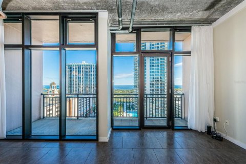 Condominio en alquiler en Saint Petersburg, Florida, 2 dormitorios, 125.79 m2 № 2230382 - foto 17