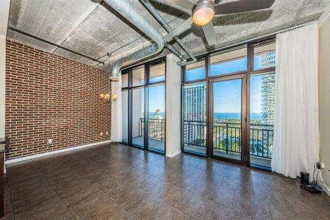 Condominio en alquiler en Saint Petersburg, Florida, 2 dormitorios, 125.79 m2 № 2230382 - foto 16