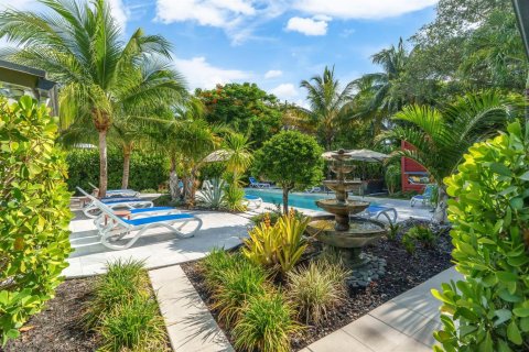 House in Fort Lauderdale, Florida 7 bedrooms, 264.21 sq.m. № 2260735