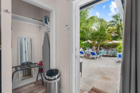 House in Fort Lauderdale, Florida 7 bedrooms, 264.21 sq.m. № 2260735 - photo 26