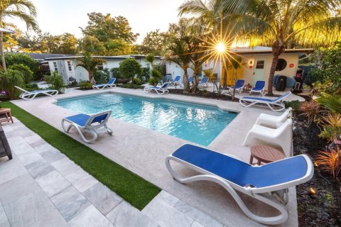 House in Fort Lauderdale, Florida 7 bedrooms, 264.21 sq.m. № 2260735 - photo 2