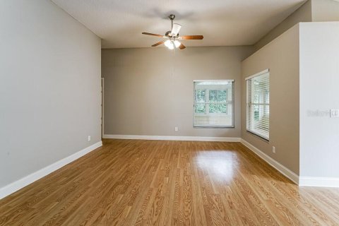 House in Tampa, Florida 3 bedrooms, 147.81 sq.m. № 2393416 - photo 4