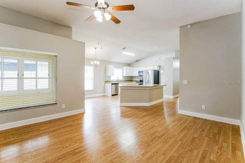 House in Tampa, Florida 3 bedrooms, 147.81 sq.m. № 2393416 - photo 5