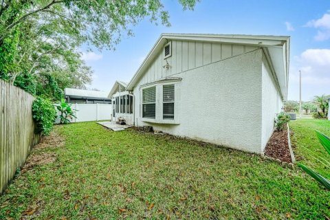 House in Tampa, Florida 3 bedrooms, 147.81 sq.m. № 2393416 - photo 18