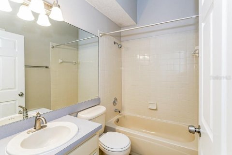 House in Tampa, Florida 3 bedrooms, 147.81 sq.m. № 2393416 - photo 16