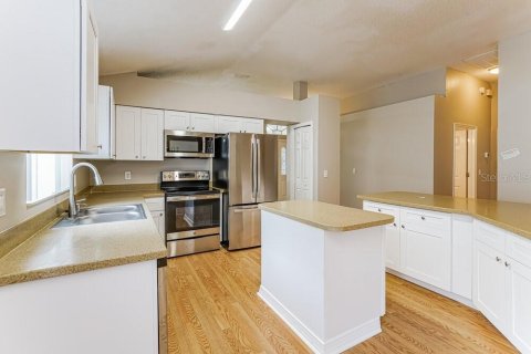 House in Tampa, Florida 3 bedrooms, 147.81 sq.m. № 2393416 - photo 9