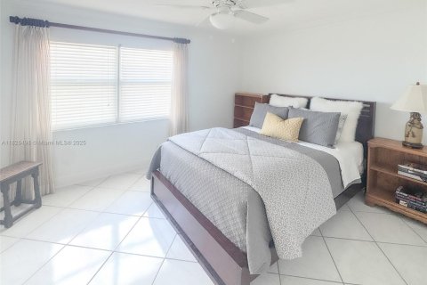 Copropriété à vendre à Hallandale Beach, Floride: 3 chambres, 128.11 m2 № 1818397 - photo 12