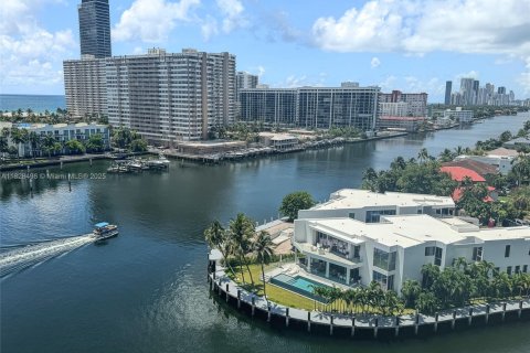 Copropriété à vendre à Hallandale Beach, Floride: 3 chambres, 128.11 m2 № 1818397 - photo 7