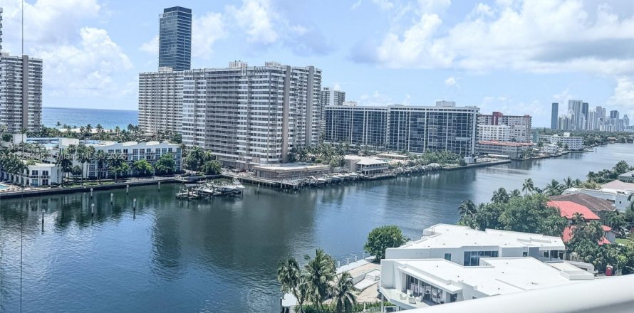 Condo à Hallandale Beach, Floride, 3 chambres  № 1818397