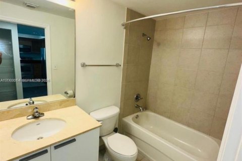 Снять в аренду кондоминиум в Холливуд, Флорида 2 спальни, 110.46м2, № 2066672 - фото 14