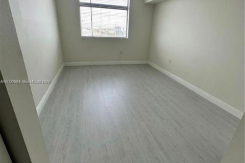 Снять в аренду кондоминиум в Холливуд, Флорида 2 спальни, 110.46м2, № 2066672 - фото 8