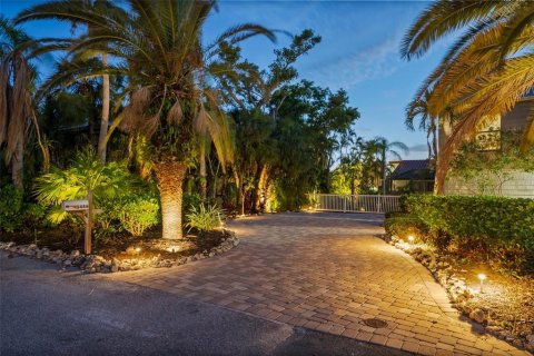 House in Sarasota, Florida 3 bedrooms, 210.33 sq.m. № 1758420 - photo 5