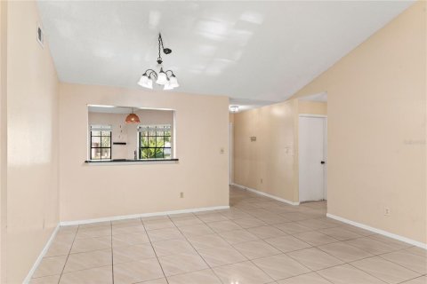 House in Oviedo, Florida 3 bedrooms, 138.05 sq.m. № 1878037 - photo 12
