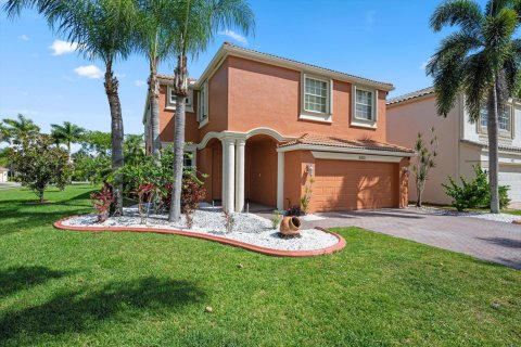House in Wellington, Florida 5 bedrooms, 268.3 sq.m. № 2173833 - photo 2
