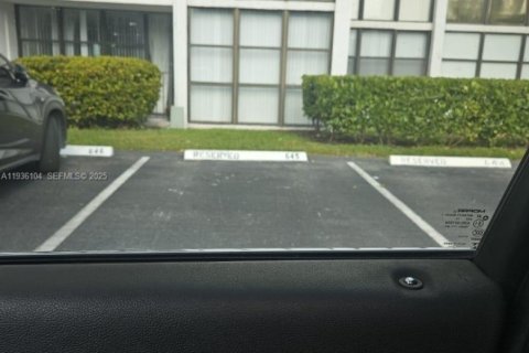 Condo in Hallandale Beach, Florida, 2 bedrooms № 1994177 - photo 17