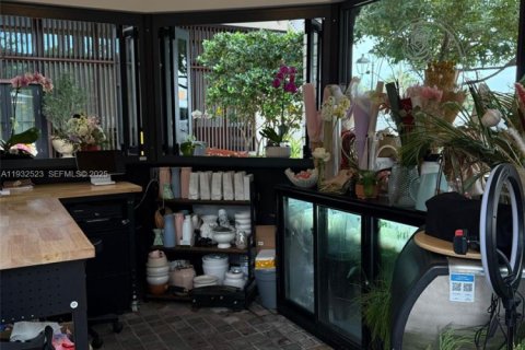 Commercial property in Coral Gables, Florida № 1990888 - photo 5