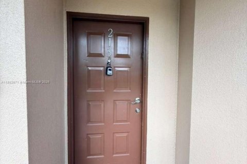 Condo in Pembroke Pines, Florida, 2 bedrooms  № 1945661 - photo 8