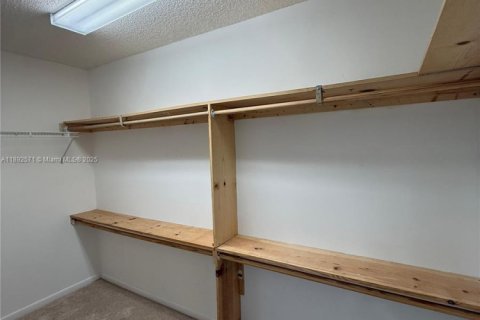 Condo in Pembroke Pines, Florida, 2 bedrooms  № 1945661 - photo 21