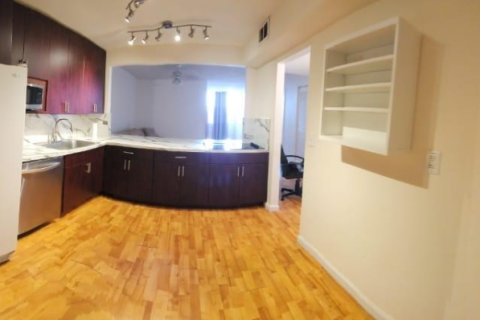 Condo in Miami, Florida, 1 bedroom  № 2020266 - photo 3