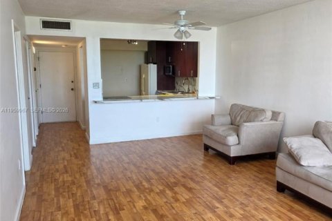 Condo in Miami, Florida, 1 bedroom  № 2020266 - photo 4