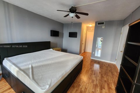Condo in Miami, Florida, 1 bedroom  № 2020266 - photo 10