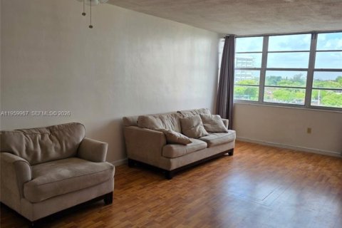 Condo in Miami, Florida, 1 bedroom  № 2020266 - photo 6