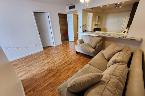 Condo in Miami, Florida, 1 bedroom  № 2020266 - photo 7