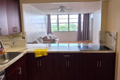 Condo in Miami, Florida, 1 bedroom  № 2020266
