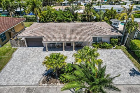 House in Deerfield Beach, Florida 3 bedrooms, 124.86 sq.m. № 1955971 - photo 2