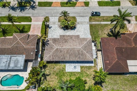 House in Deerfield Beach, Florida 3 bedrooms, 124.86 sq.m. № 1955971 - photo 16