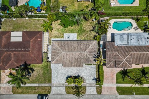 House in Deerfield Beach, Florida 3 bedrooms, 124.86 sq.m. № 1955971 - photo 15