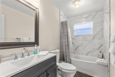 House in Deerfield Beach, Florida 3 bedrooms, 124.86 sq.m. № 1955971 - photo 10