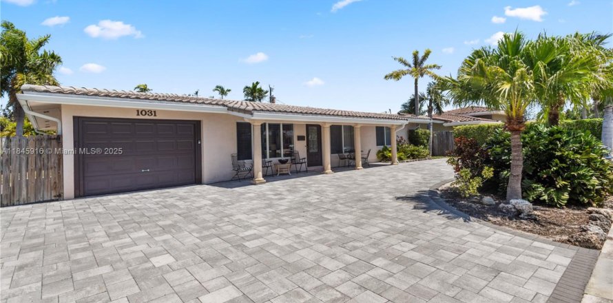 House in Deerfield Beach, Florida 3 bedrooms, 124.86 sq.m. № 1955971