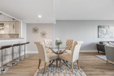 Condo in Orlando, Florida, 2 bedrooms  № 1873502 - photo 11